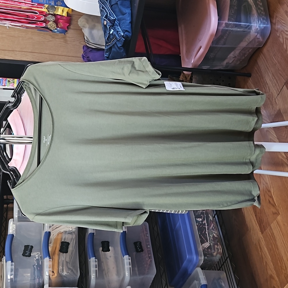 2x green blouse